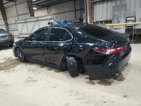 4T1G11AK2MU529803 2021 TOYOTA CAMRY - Image 2