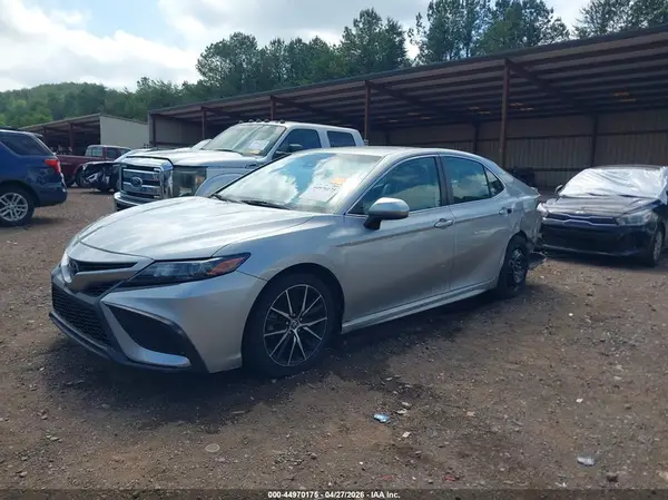 4T1G11AK2MU530112 2021 TOYOTA CAMRY - Image 2