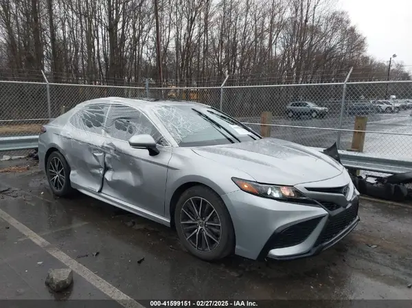 4T1G11AK2MU530613 2021 TOYOTA CAMRY - Image 1
