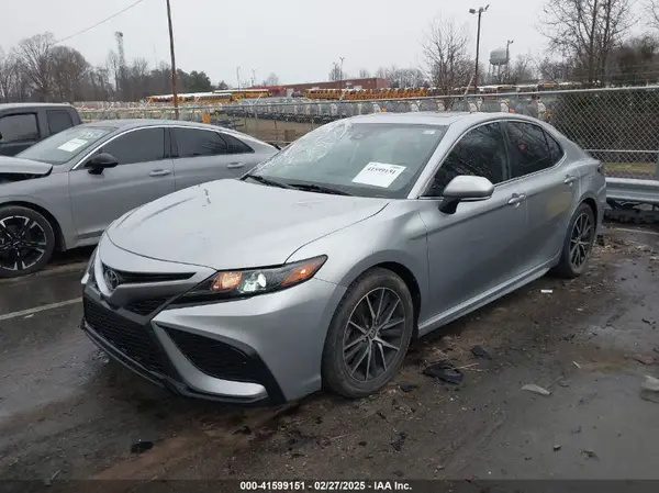 4T1G11AK2MU530613 2021 TOYOTA CAMRY - Image 2