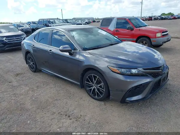 4T1G11AK2MU533382 2021 TOYOTA CAMRY - Image 1