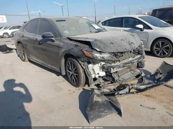 4T1G11AK2MU534998 2021 TOYOTA CAMRY - Image 1