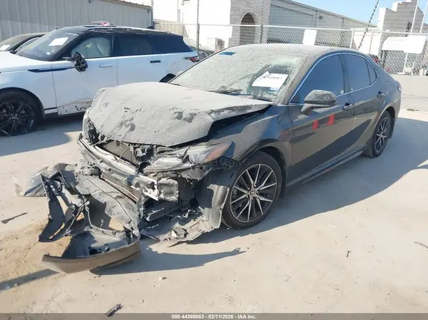 4T1G11AK2MU534998 2021 TOYOTA CAMRY - Image 2