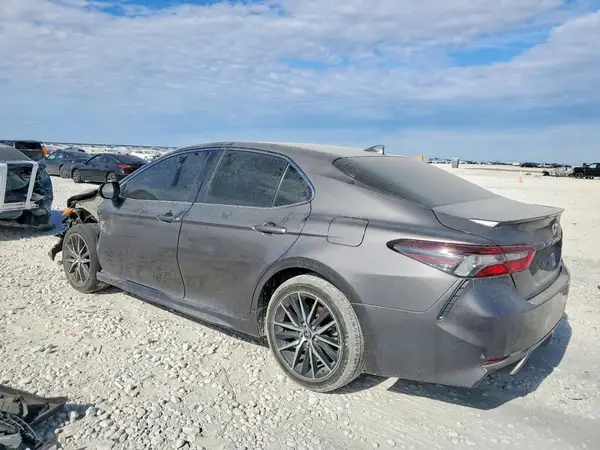 4T1G11AK2MU544012 2021 TOYOTA CAMRY - Image 2