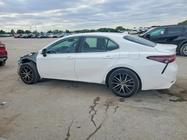 4T1G11AK2MU544737 2021 TOYOTA CAMRY - Image 2