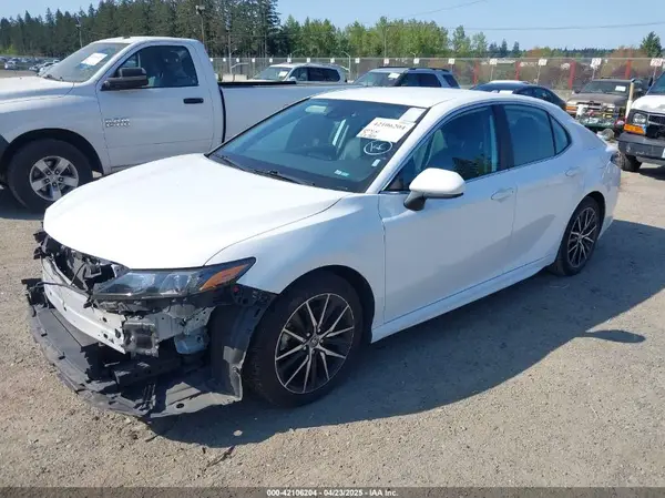 4T1G11AK2MU547086 2021 TOYOTA CAMRY - Image 2