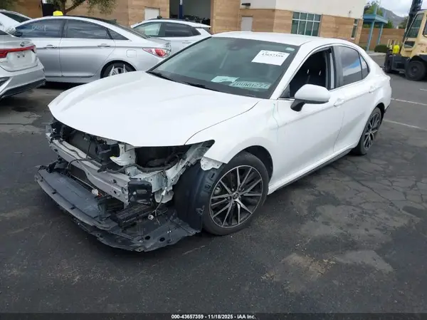 4T1G11AK2MU548920 2021 TOYOTA CAMRY - Image 2