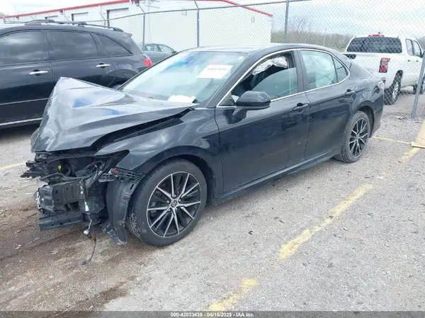 4T1G11AK2MU548996 2021 TOYOTA CAMRY - Image 2