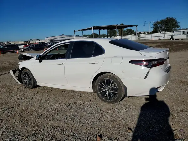 4T1G11AK2MU550196 2021 TOYOTA CAMRY - Image 2