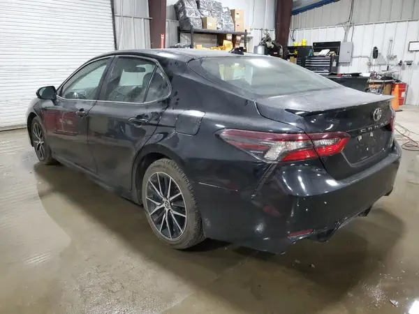 4T1G11AK2MU550330 2021 TOYOTA CAMRY - Image 2