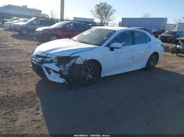 4T1G11AK2MU552532 2021 TOYOTA CAMRY - Image 2