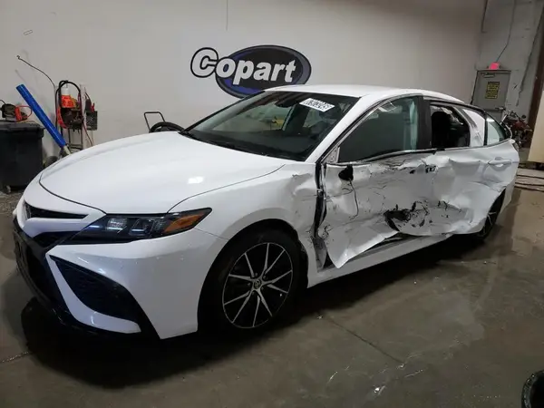 4T1G11AK2MU553017 2021 TOYOTA CAMRY - Image 1