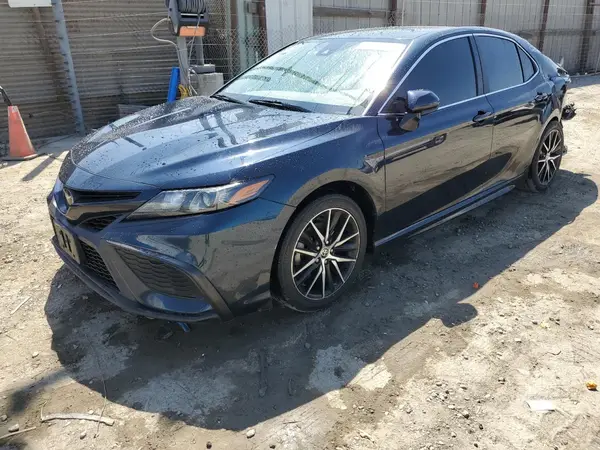 4T1G11AK2MU553020 2021 TOYOTA CAMRY - Image 1