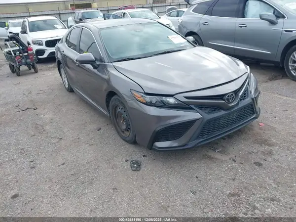 4T1G11AK2MU553616 2021 TOYOTA CAMRY - Image 1