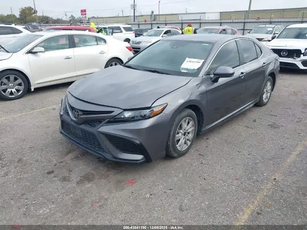 4T1G11AK2MU553616 2021 TOYOTA CAMRY - Image 2