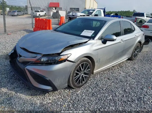 4T1G11AK2MU556919 2021 TOYOTA CAMRY - Image 2