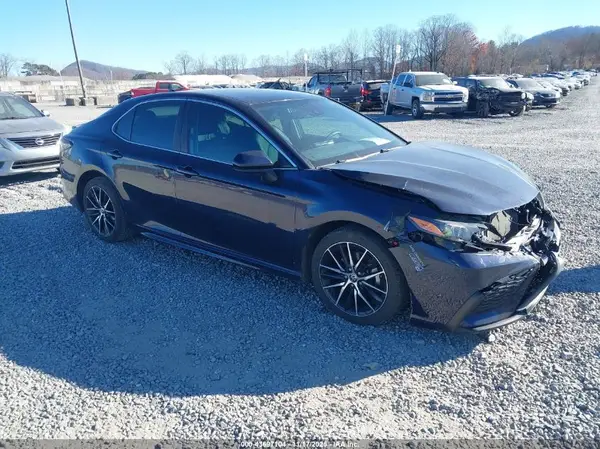 4T1G11AK2MU557178 2021 TOYOTA CAMRY - Image 1