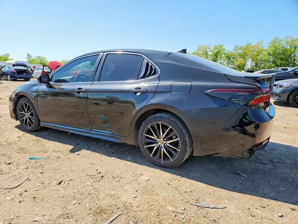 4T1G11AK2MU557696 2021 TOYOTA CAMRY - Image 2