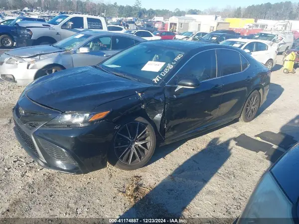 4T1G11AK2MU557813 2021 TOYOTA CAMRY - Image 2