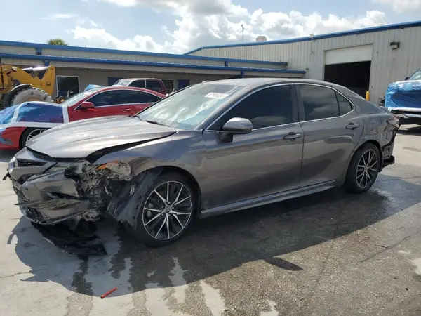 4T1G11AK2MU558539 2021 TOYOTA CAMRY - Image 1
