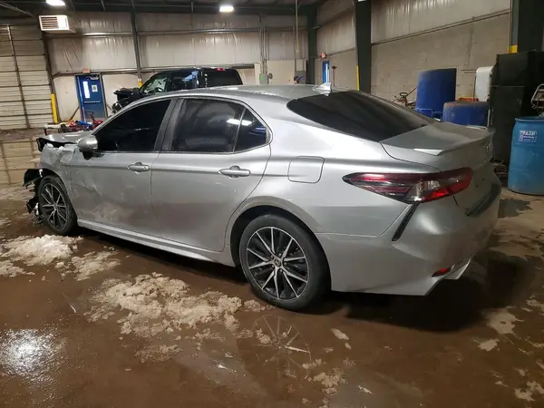 4T1G11AK2MU561005 2021 TOYOTA CAMRY - Image 2