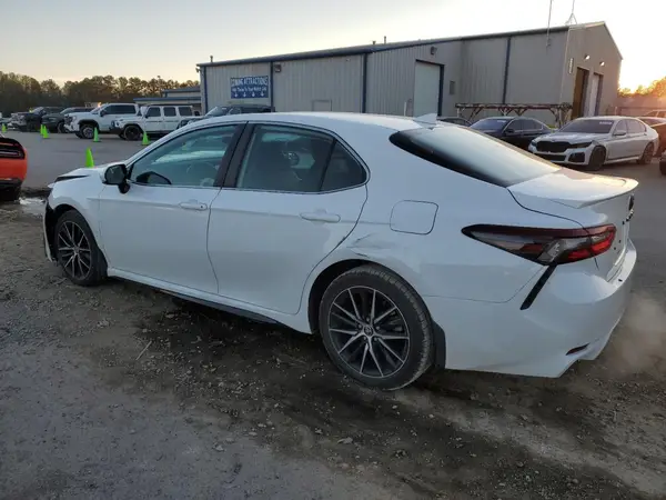 4T1G11AK2MU561831 2021 TOYOTA CAMRY - Image 2
