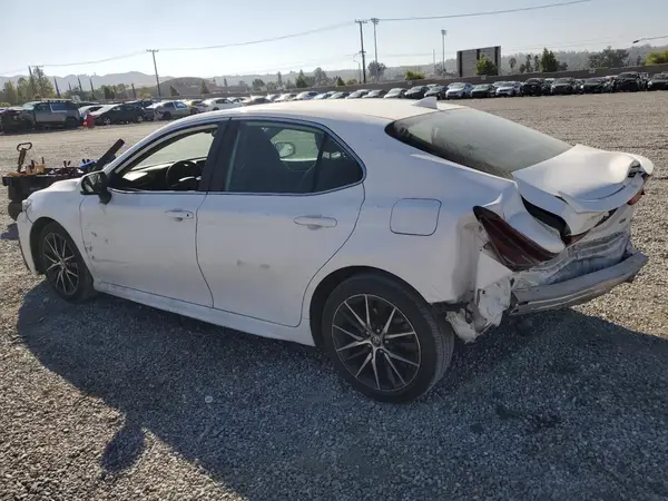 4T1G11AK2MU562073 2021 TOYOTA CAMRY - Image 2