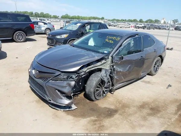 4T1G11AK2MU562851 2021 TOYOTA CAMRY - Image 2