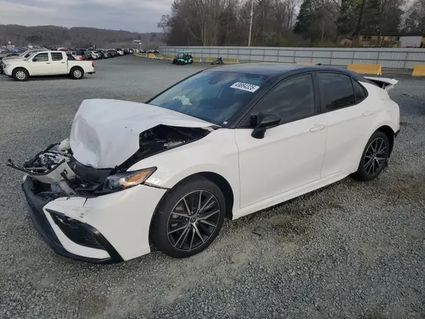 4T1G11AK2MU563014 2021 TOYOTA CAMRY - Image 1