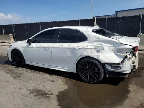 4T1G11AK2MU563143 2021 TOYOTA CAMRY - Image 2