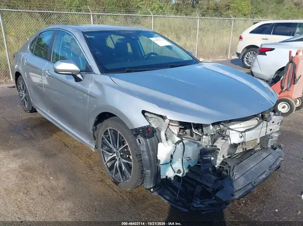 4T1G11AK2MU563854 2021 TOYOTA CAMRY - Image 1