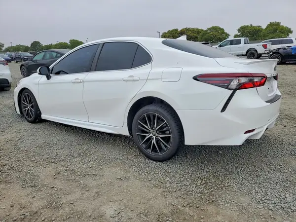 4T1G11AK2MU567855 2021 TOYOTA CAMRY - Image 2