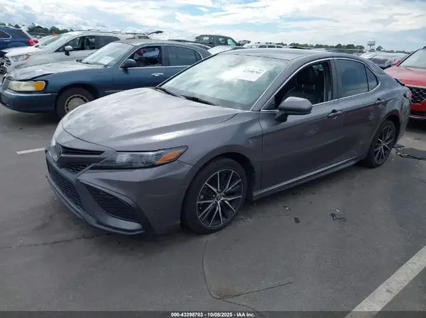 4T1G11AK2MU569301 2021 TOYOTA CAMRY - Image 2