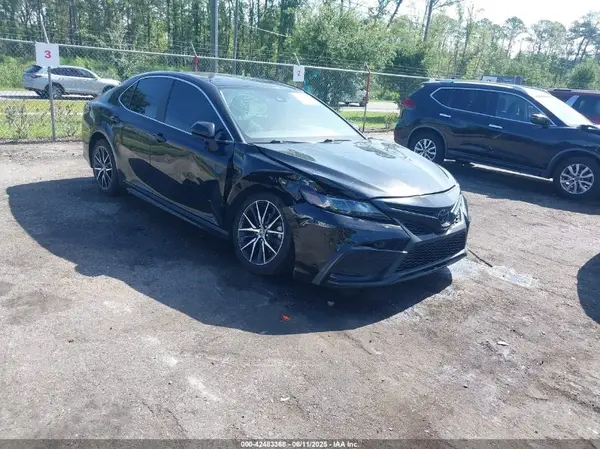 4T1G11AK2MU570741 2021 TOYOTA CAMRY - Image 1