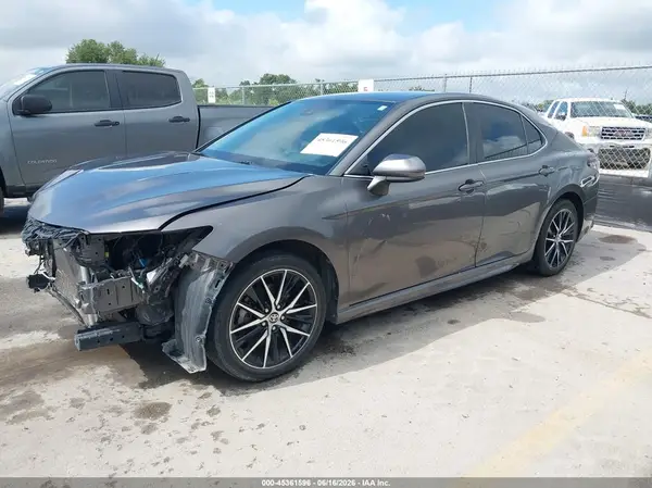 4T1G11AK2MU576023 2021 TOYOTA CAMRY - Image 2