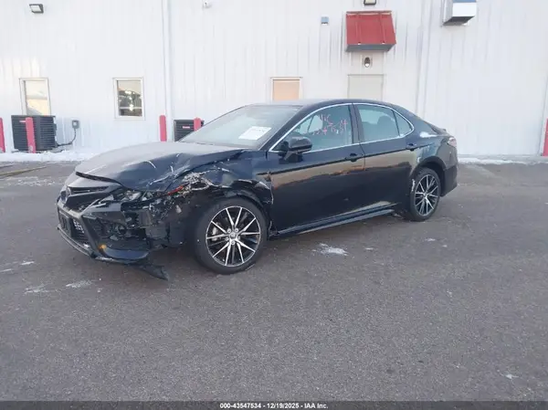 4T1G11AK2MU576698 2021 TOYOTA CAMRY - Image 2
