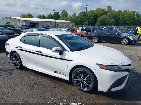 4T1G11AK2MU577527 2021 TOYOTA CAMRY - Image 1