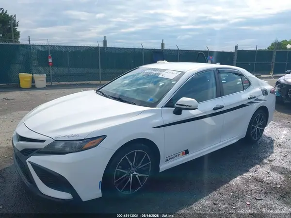4T1G11AK2MU577527 2021 TOYOTA CAMRY - Image 2