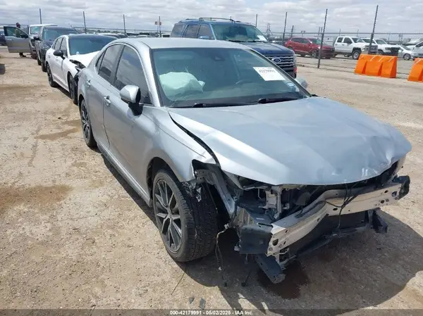 4T1G11AK2MU578354 2021 TOYOTA CAMRY - Image 1