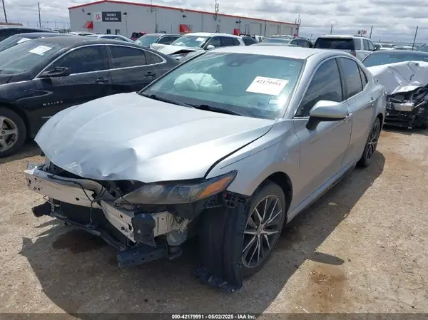 4T1G11AK2MU578354 2021 TOYOTA CAMRY - Image 2