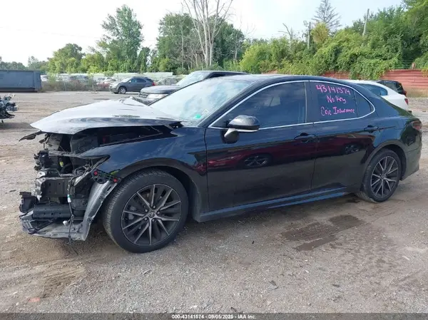 4T1G11AK2MU579679 2021 TOYOTA CAMRY - Image 2