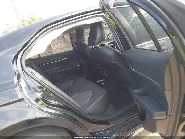 4T1G11AK2MU579679 2021 TOYOTA CAMRY - Image 8