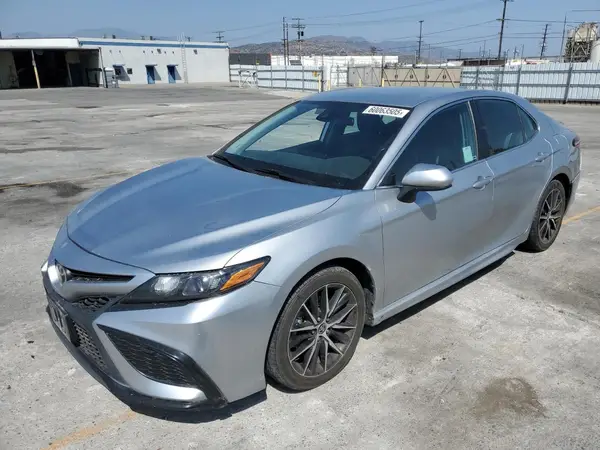 4T1G11AK2MU579763 2021 TOYOTA CAMRY - Image 1