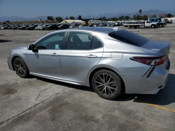 4T1G11AK2MU579763 2021 TOYOTA CAMRY - Image 2