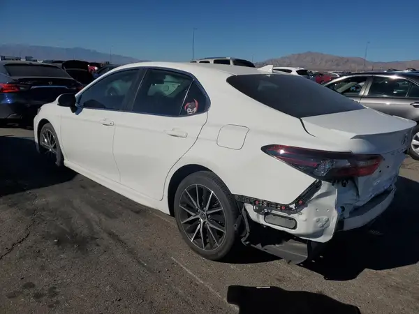 4T1G11AK2MU580668 2021 TOYOTA CAMRY - Image 2