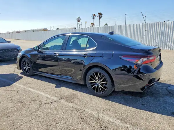 4T1G11AK2MU581030 2021 TOYOTA CAMRY - Image 2