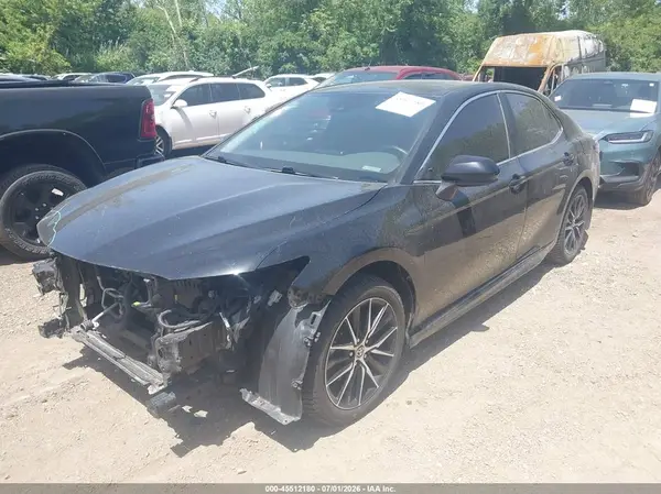 4T1G11AK2MU581240 2021 TOYOTA CAMRY - Image 2