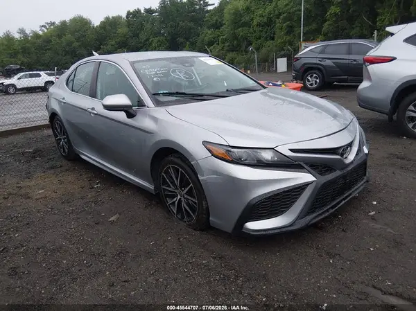 4T1G11AK2MU584610 2021 TOYOTA CAMRY - Image 1