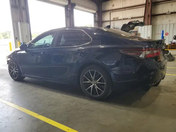 4T1G11AK2MU586129 2021 TOYOTA CAMRY - Image 2