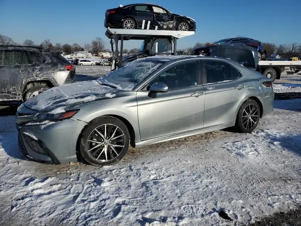 4T1G11AK2MU587300 2021 TOYOTA CAMRY - Image 1